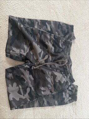 Women’s Gray Camo Drawstring Sweatpants